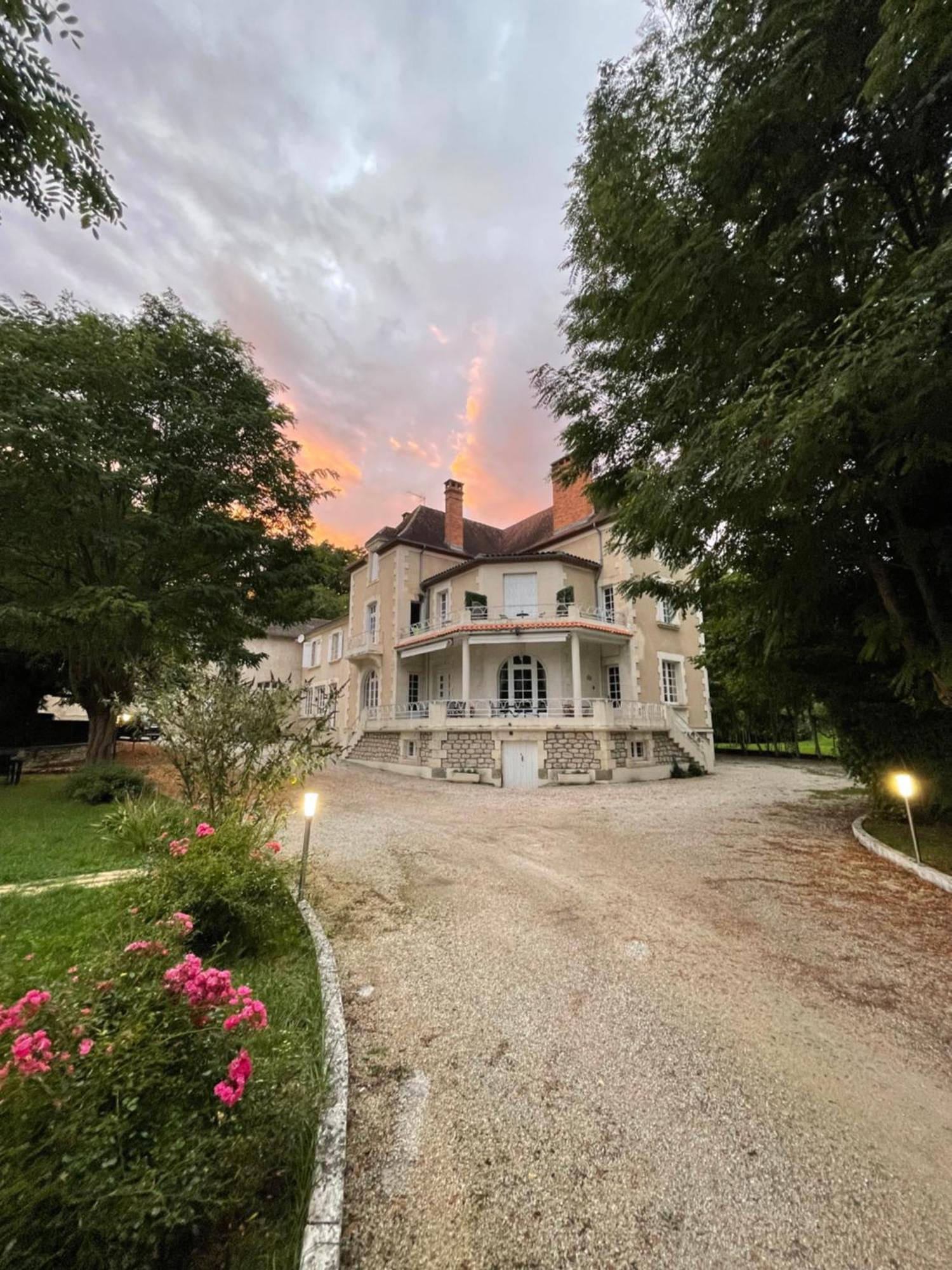 Vue Du Chateau D'Excideuil Bed & Breakfast Exterior photo